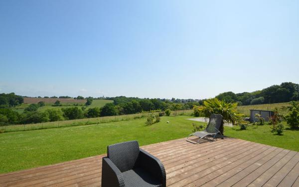 Maison à louer    5 pièces •    Buros