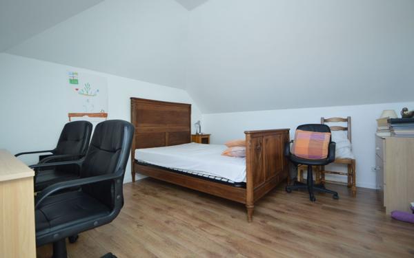 Maison à louer    5 pièces •    Buros