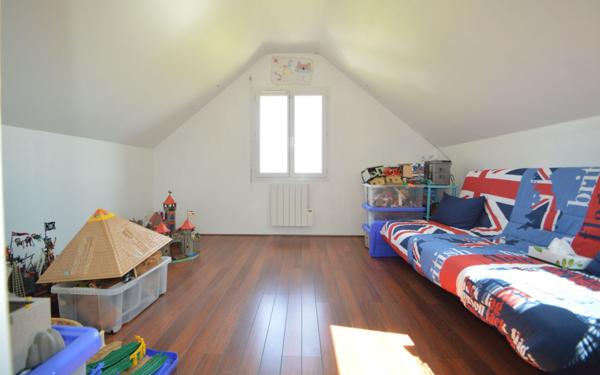 Maison à louer    5 pièces •    Buros