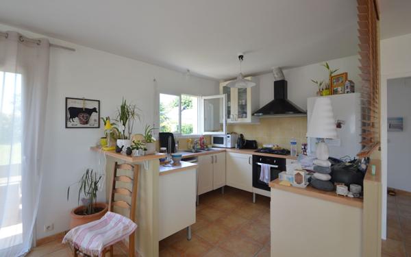 Maison à louer    5 pièces •    Buros