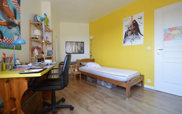 Maison à louer    5 pièces •    Buros