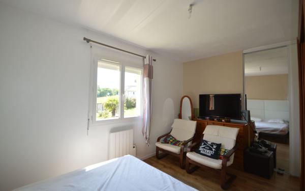 Maison à louer    5 pièces •    Buros