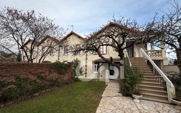 Immeuble à vendre    16 pièces • 620 m2 Roumazières-Loubert