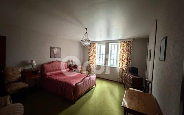 Immeuble à vendre    16 pièces • 620 m2 Roumazières-Loubert