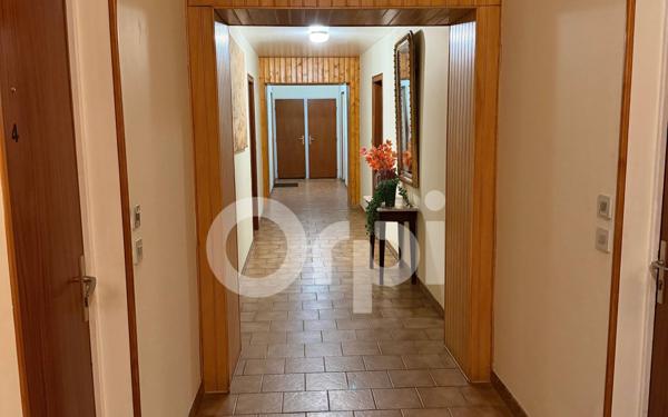 Immeuble à vendre    16 pièces • 620 m2 Roumazières-Loubert