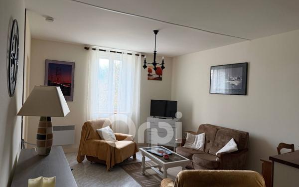 Immeuble à vendre    16 pièces • 620 m2 Roumazières-Loubert