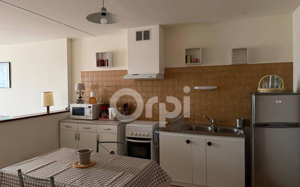 Immeuble à vendre    16 pièces • 620 m2 Roumazières-Loubert