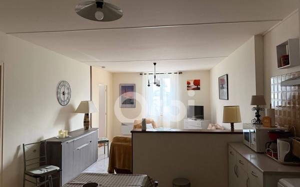 Immeuble à vendre    16 pièces • 620 m2 Roumazières-Loubert