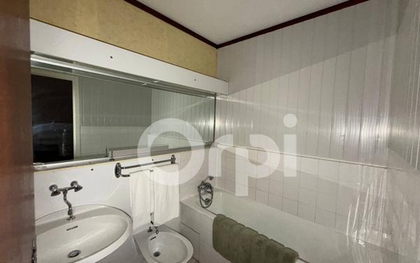 Immeuble à vendre    16 pièces • 620 m2 Roumazières-Loubert