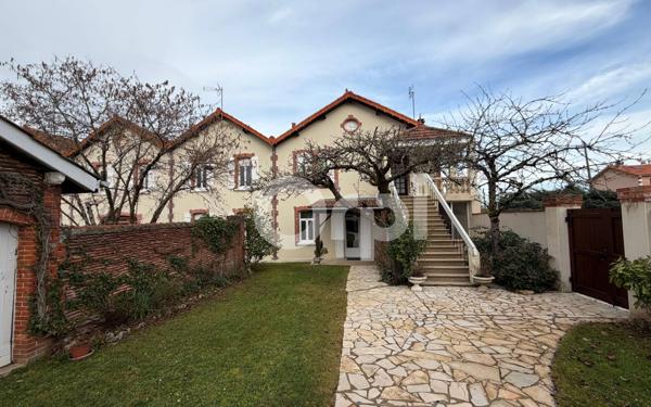 Immeuble à vendre    16 pièces • 620 m2 Roumazières-Loubert