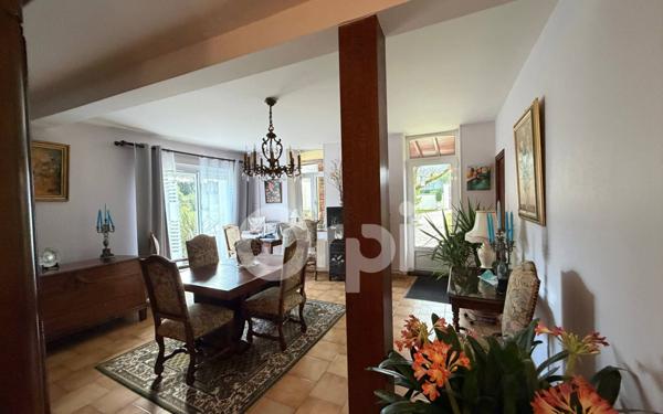 Immeuble à vendre    16 pièces • 620 m2 Roumazières-Loubert