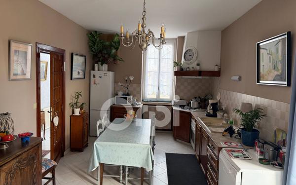 Immeuble à vendre    16 pièces • 620 m2 Roumazières-Loubert