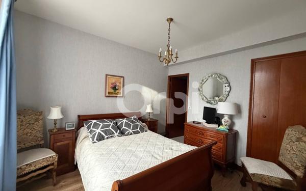 Immeuble à vendre    16 pièces • 620 m2 Roumazières-Loubert