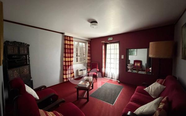 Immeuble à vendre    16 pièces • 620 m2 Roumazières-Loubert