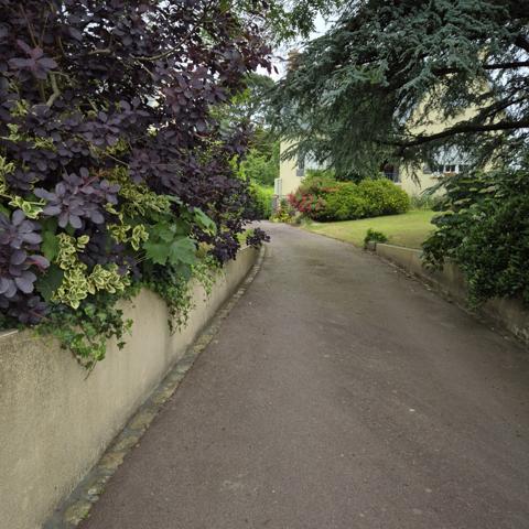 Guipavas (29490) BELLE MAISON SUR UN GRAND TERRAIN FLEURI ET ARBORER