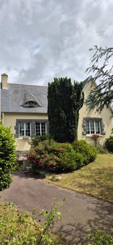 Guipavas (29490) BELLE MAISON SUR UN GRAND TERRAIN FLEURI ET ARBORER