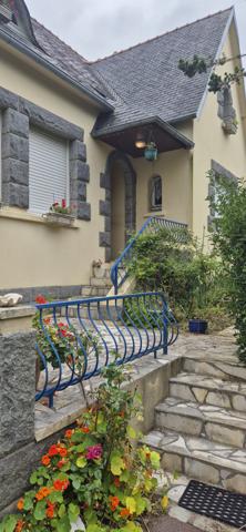Guipavas (29490) BELLE MAISON SUR UN GRAND TERRAIN FLEURI ET ARBORER