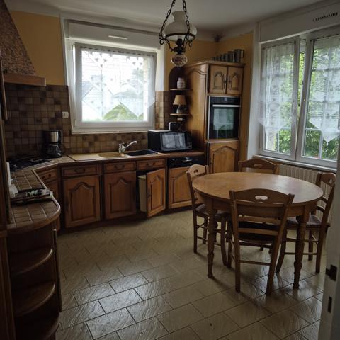 Guipavas (29490) BELLE MAISON SUR UN GRAND TERRAIN FLEURI ET ARBORER