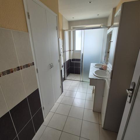 Guipavas (29490) BELLE MAISON SUR UN GRAND TERRAIN FLEURI ET ARBORER