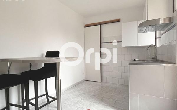 Immeuble à vendre    12 pièces •  Charmes