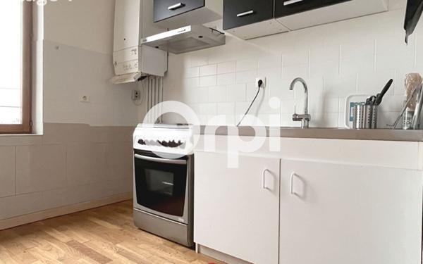 Immeuble à vendre    12 pièces •  Charmes