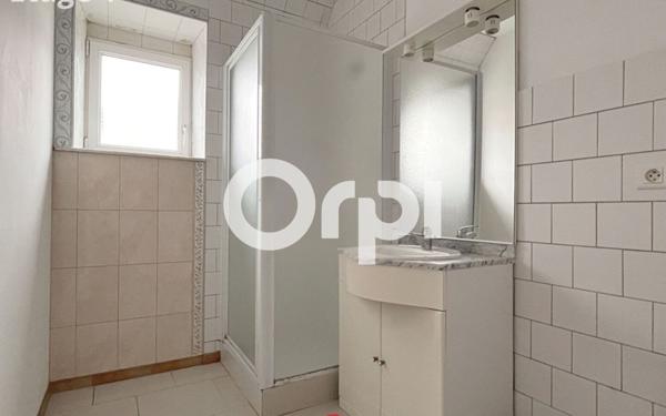 Immeuble à vendre    12 pièces •  Charmes