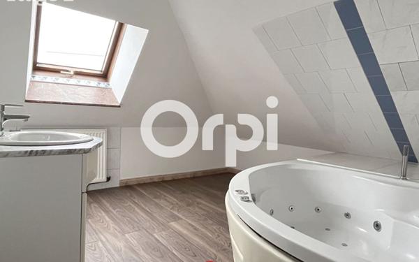 Immeuble à vendre    12 pièces •  Charmes