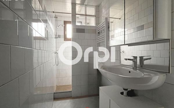 Immeuble à vendre    12 pièces •  Charmes