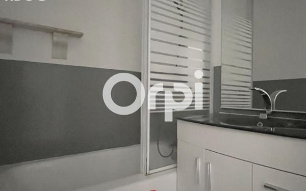 Immeuble à vendre    12 pièces •  Charmes