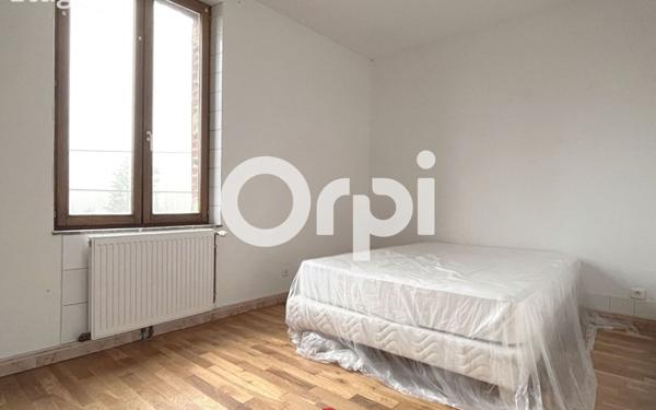 Immeuble à vendre    12 pièces •  Charmes