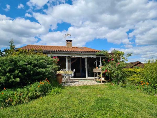 Maison ancienne - Saint-cyprien Investissement ou maison familiale dans un village du Périgord Noir avec toutes les commodités et proche de la Dordogne.