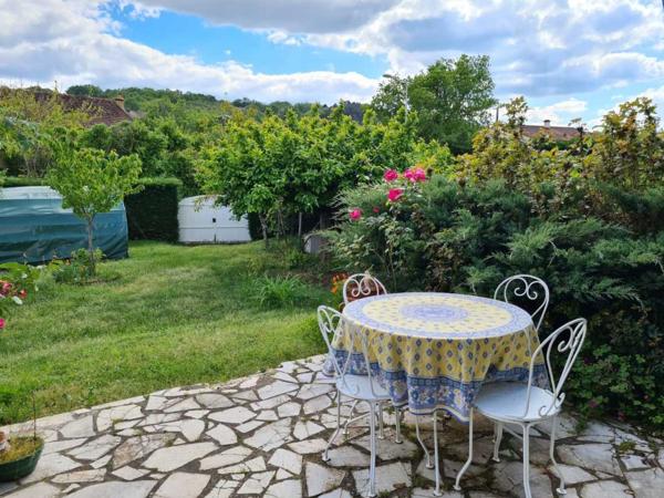 Maison ancienne - Saint-cyprien Investissement ou maison familiale dans un village du Périgord Noir avec toutes les commodités et proche de la Dordogne.