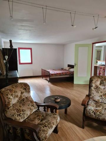 Maison ancienne - Saint-cyprien Investissement ou maison familiale dans un village du Périgord Noir avec toutes les commodités et proche de la Dordogne.