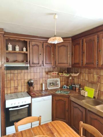Maison ancienne - Saint-cyprien Investissement ou maison familiale dans un village du Périgord Noir avec toutes les commodités et proche de la Dordogne.