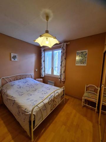 Maison ancienne - Saint-cyprien Investissement ou maison familiale dans un village du Périgord Noir avec toutes les commodités et proche de la Dordogne.