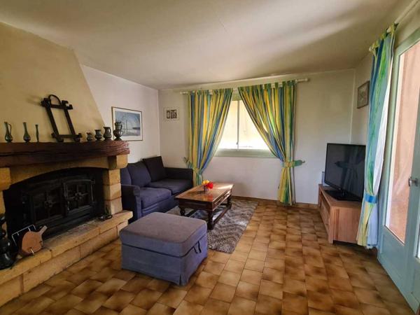 Maison ancienne - Saint-cyprien Investissement ou maison familiale dans un village du Périgord Noir avec toutes les commodités et proche de la Dordogne.
