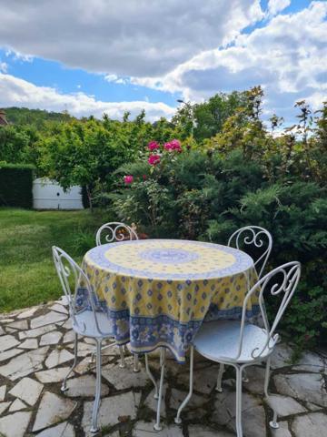 Maison ancienne - Saint-cyprien Investissement ou maison familiale dans un village du Périgord Noir avec toutes les commodités et proche de la Dordogne.