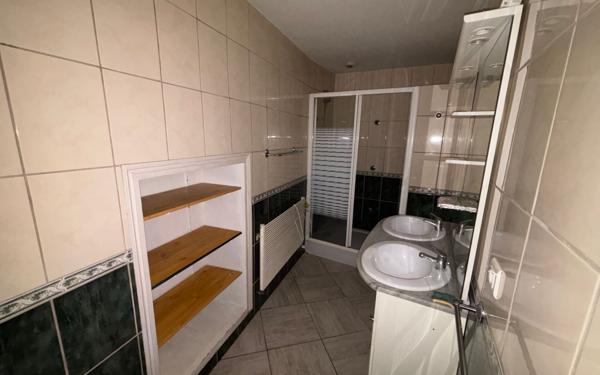 Immeuble à vendre    4 pièces •  Poitiers