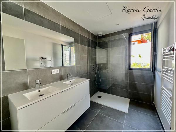 SIX FOURS LES PLAGES - CONSTRUCTION RECENTE - APPARTEMENT DE TYPE 3 - JARDIN 72 M² - PARKING PRIVATIF SOUS SOL