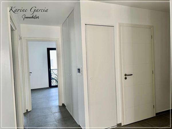 SIX FOURS LES PLAGES - CONSTRUCTION RECENTE - APPARTEMENT DE TYPE 3 - JARDIN 72 M² - PARKING PRIVATIF SOUS SOL