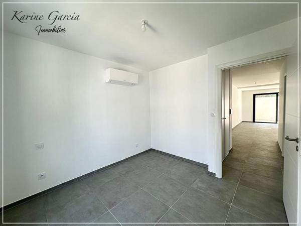 SIX FOURS LES PLAGES - CONSTRUCTION RECENTE - APPARTEMENT DE TYPE 3 - JARDIN 72 M² - PARKING PRIVATIF SOUS SOL