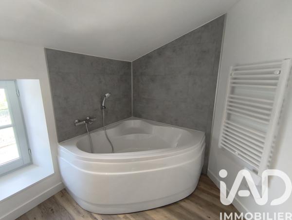 Location appartement 6 pièces 119 m² La Mothe-Saint-Héray