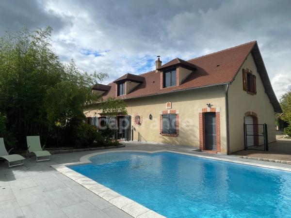 Maison à vendre CHAMPS SUR YONNE (89) Magnifique propriété de 272 m² 6 Chambres Piscine Terrain de 4800 m2