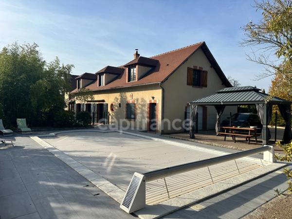 Maison à vendre CHAMPS SUR YONNE (89) Magnifique propriété de 272 m² 6 Chambres Piscine Terrain de 4800 m2