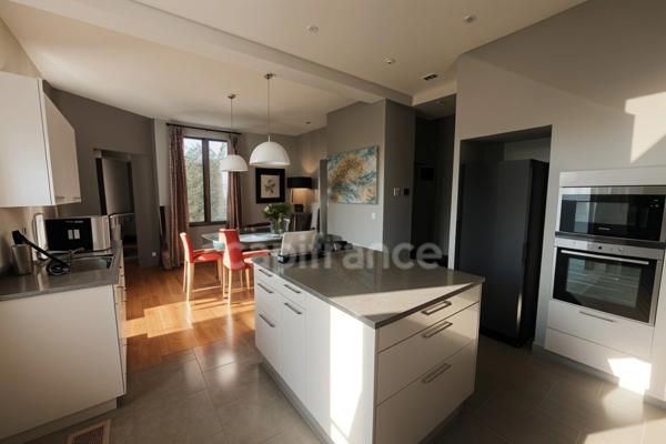 Maison à vendre CHAMPS SUR YONNE (89) Magnifique propriété de 272 m² 6 Chambres Piscine Terrain de 4800 m2