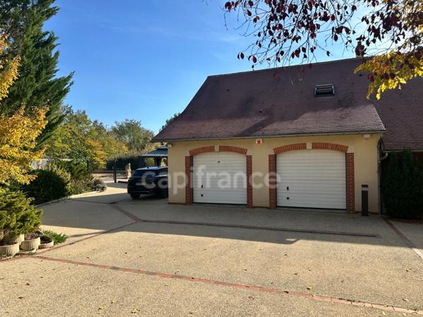 Maison à vendre CHAMPS SUR YONNE (89) Magnifique propriété de 272 m² 6 Chambres Piscine Terrain de 4800 m2