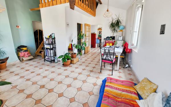 Appartement à vendre    2 pièces • 30,84 m2 Marseille 7