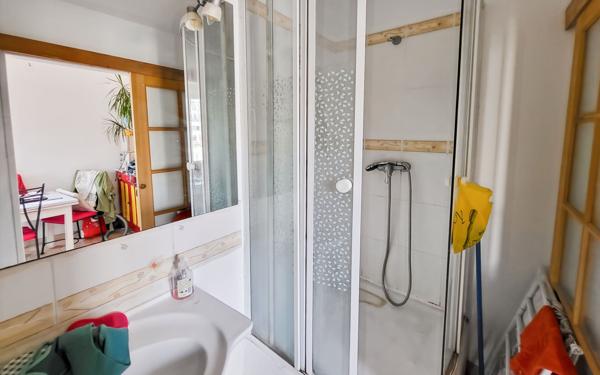 Appartement à vendre    2 pièces • 30,84 m2 Marseille 7