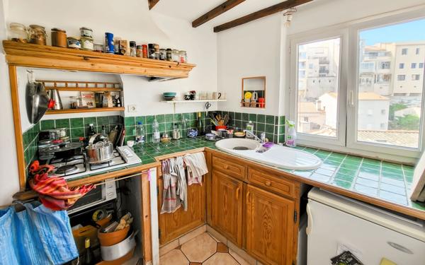 Appartement à vendre    2 pièces • 30,84 m2 Marseille 7