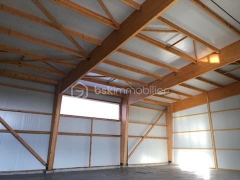 Local d'activités de 182,30 m²